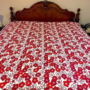 Vintage Ikea duvet cover. Measurements are 80” X 120”.